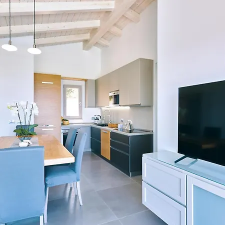 Rosi Aparthotel 4*